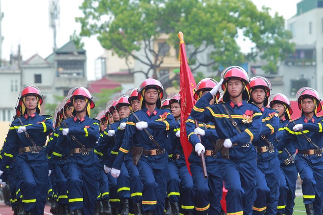 Tâm sáng, đức trong, vững khiên, sắc kiếm để bảo vệ Đảng (2): Xây dựng con người: “Quân phải tinh, tướng phải mạnh” ảnh 6