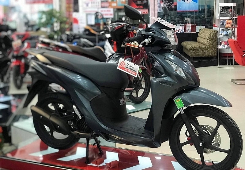 Honda Vision bùng nổ doanh số trong tháng 9 bất chấp khan hàng, đội giá