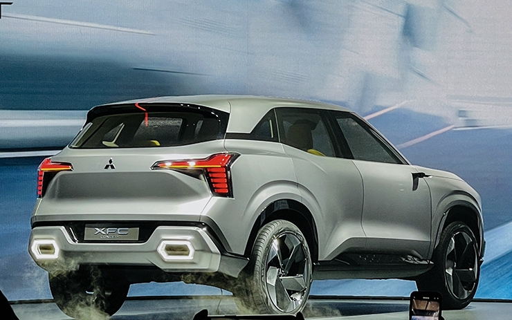 Mitsubishi trình làng SUV cỡ nhỏ: Thiết kế “đẹp mê ly” với nội thất đẳng cấp