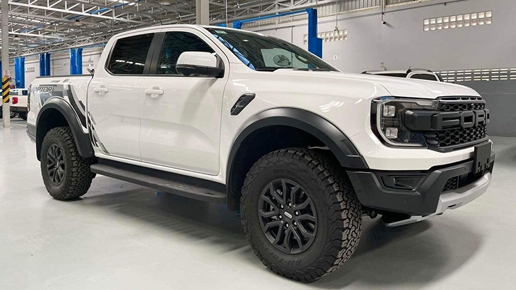 Đại lý nhận cọc Ford Ranger Raptor 2023: Diện mạo “hầm hố”, trang bị ngập tràn