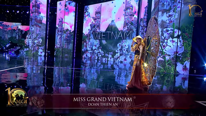 Thiên Ân mặc trang phục nặng 14kg trình diễn tại "Miss Grand International" ảnh 9