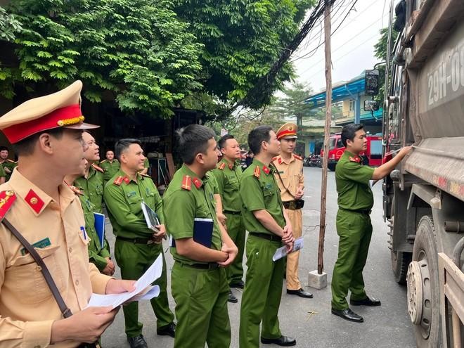 Công an Hà Nội quyết liệt xử lý vi phạm trật tự, an toàn giao thông (1): Những chiêu trò đối phó của lái xe ảnh 1