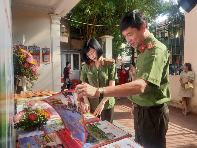 Phát hành lịch Công an nhân dân năm 2023 ảnh 1