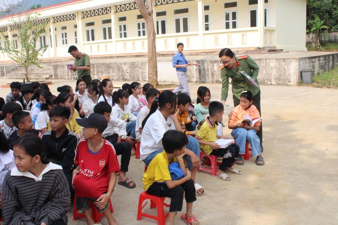 Xây dựng "Tủ sách ước mơ" tại hai huyện miền núi Thanh Hóa ảnh 4