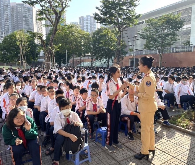 Trường học triển khai chuỗi chuyên đề thiết thực hưởng ứng ngày Pháp luật Việt Nam ảnh 1