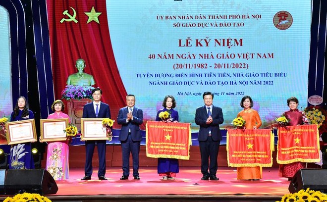 Hà Nội tri ân những Anh hùng thầm lặng cống hiến cho sự nghiệp “trồng người” ảnh 2