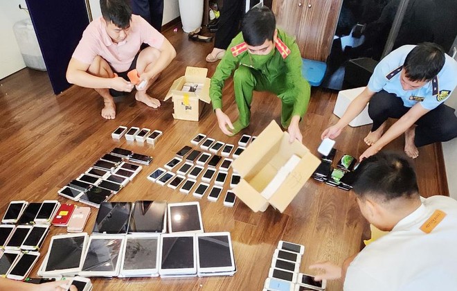 400 chiếc iPhone nhập lậu ‘núp’ trong căn hộ chung cư ảnh 1