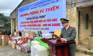 Chương trình "Đông ấm Sà Phìn" ý nghĩa của Công an quận Cầu Giấy