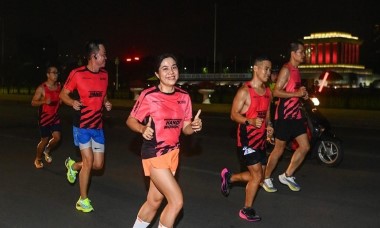 10.000 vận động viên tham gia giải chạy VNExpress Marathon Hanoi midnight 2022