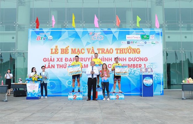 Hàng trăm tay đua tranh tài tại chặng cuối của mùa giải xe đạp Truyền hình Bình Dương lần thứ IX năm 2022 Cúp Number 1 ảnh 2