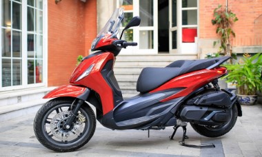 Mẫu xe máy mới ra mắt nhà Piaggio với thiết kế "lịch lãm": Honda SH 350i "gặp khó"