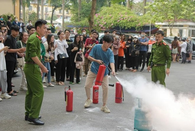 Sinh viên thuê nhà trọ ở Hà Nội với nỗi lo chập, cháy bất cứ lúc nào ảnh 5