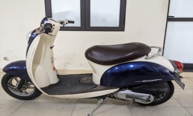 Phát hiện người phụ nữ điều khiển xe Honda Scoopy không rõ nguồn gốc