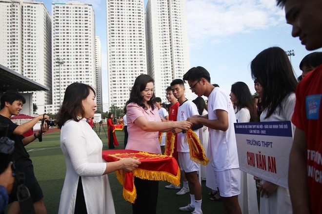 Tưng bừng khai mạc giải bóng đá học sinh THPT Hà Nội - An ninh Thủ đô 2022 ảnh 5