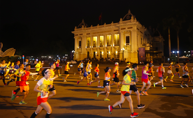 134 giải thưởng được trao tại VNExpress Marathon Hanoi Midnight 2022 ảnh 2