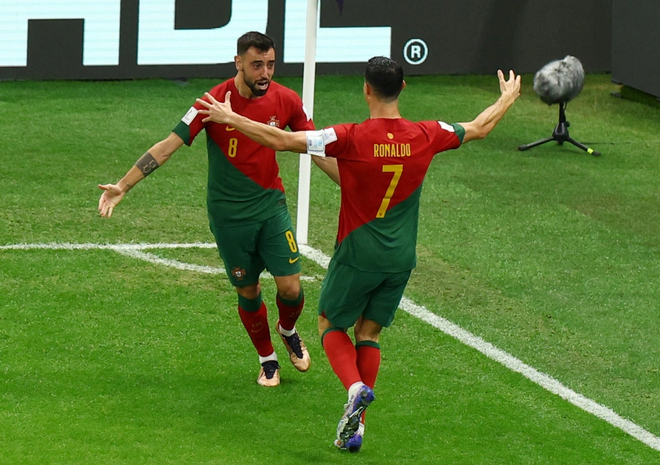 Bruno Fernandes được chấm điểm lấn át Ronaldo ảnh 1