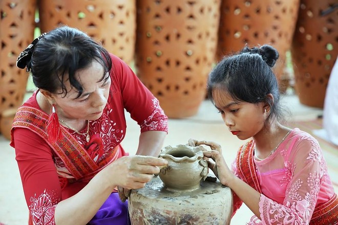 UNESCO vinh danh Nghệ thuật làm gốm của người Chăm ảnh 1