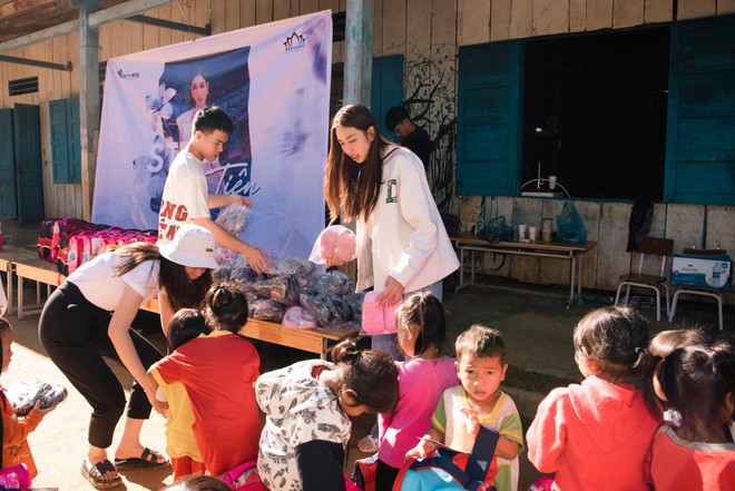 Hết nhiệm kỳ Hoa hậu, Thùy Tiên đến nơi “không có điện, không có sóng” để làm từ thiện ảnh 10