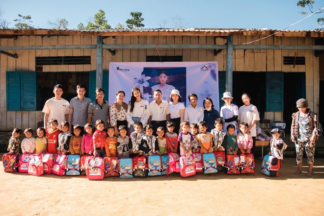 Hết nhiệm kỳ Hoa hậu, Thùy Tiên đến nơi “không có điện, không có sóng” để làm từ thiện ảnh 11