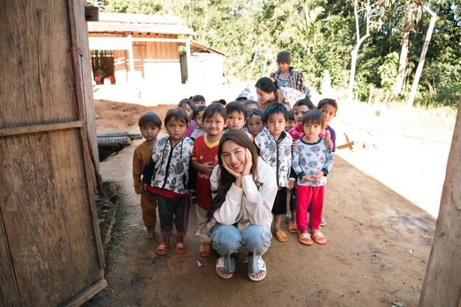 Hết nhiệm kỳ Hoa hậu, Thùy Tiên đến nơi “không có điện, không có sóng” để làm từ thiện ảnh 12