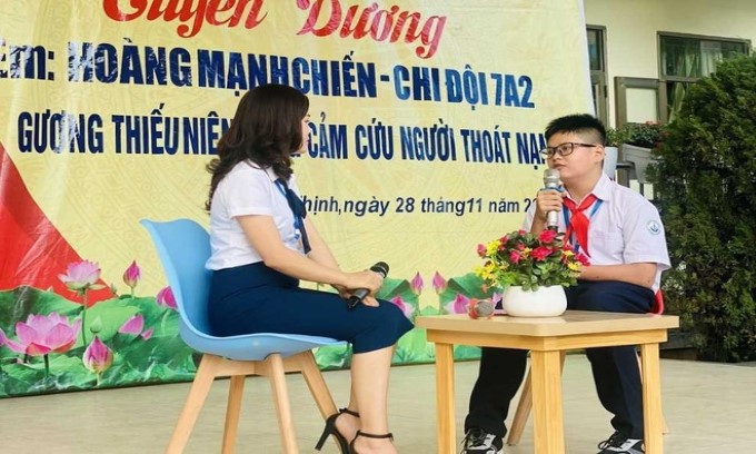 Bộ trưởng Nguyễn Kim Sơn tặng Bằng khen cho học sinh lớp 7 ở Quảng Ninh dũng cảm cứu người