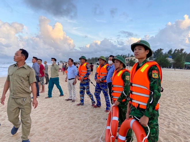 [Tin nhanh sáng 2-12-2022] Bí thư Đảng ủy xã đánh bạc bị cách hết các chức vụ trong Đảng ảnh 2