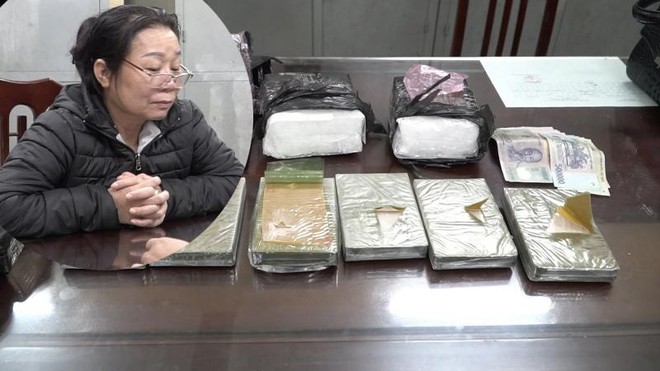 'Nữ quái' cõng 6 bánh heroin, 2 kg ma túy đá ảnh 1