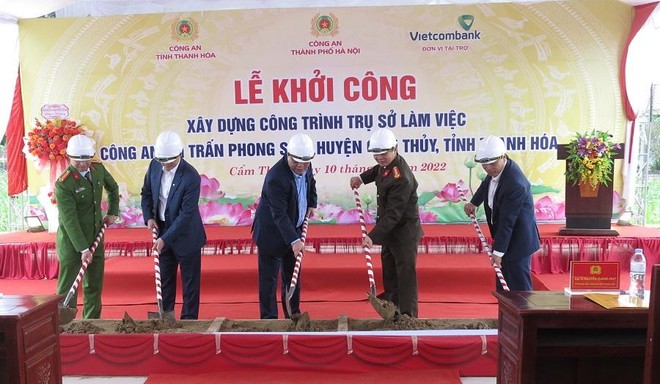 Công an Hà Nội và Vietcombank xây tặng Trụ sở làm việc cho Công an thị trấn Phong Sơn ảnh 1