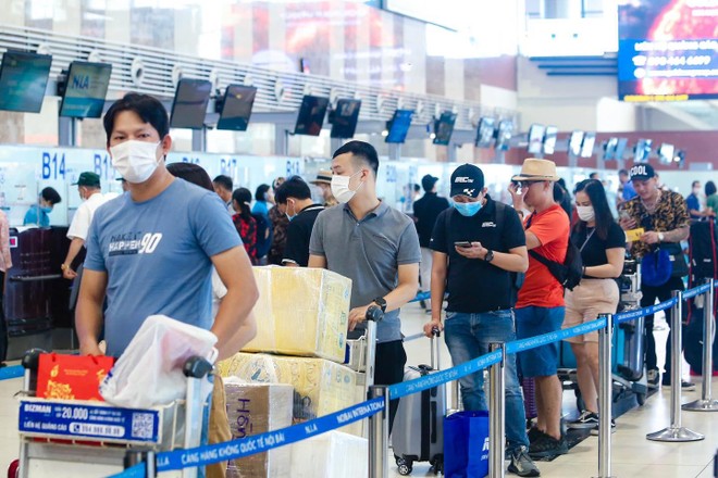 Hàng không tăng gần 300 chuyến bay đêm để phục vụ cao điểm Tết ảnh 1