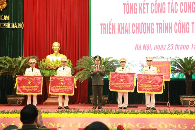 'Thực hiện đồng bộ các biện pháp kéo giảm tội phạm, vì bình yên và hạnh phúc của nhân dân' ảnh 4