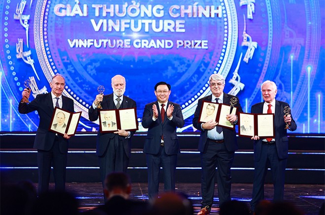 TechNode Global hé lộ hành trình nghiên cứu nhiều thách thức của các chủ nhân Giải thưởng chính VinFuture 2022 ảnh 1