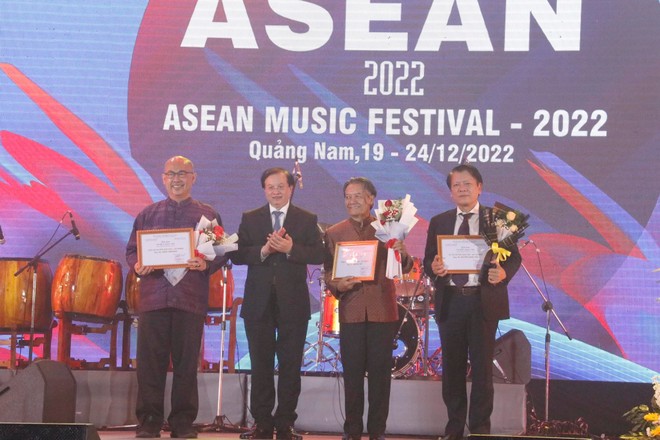 Chương trình "Tình tự Thăng Long" đoạt giải Vàng Liên hoan âm nhạc ASEAN 2022 ảnh 3