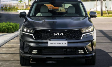 Bảng giá ô tô Kia Sorento mới nhất ngày 27/1/2023: Quá hấp dẫn, Hyundai Santa Fe “chùn bước”