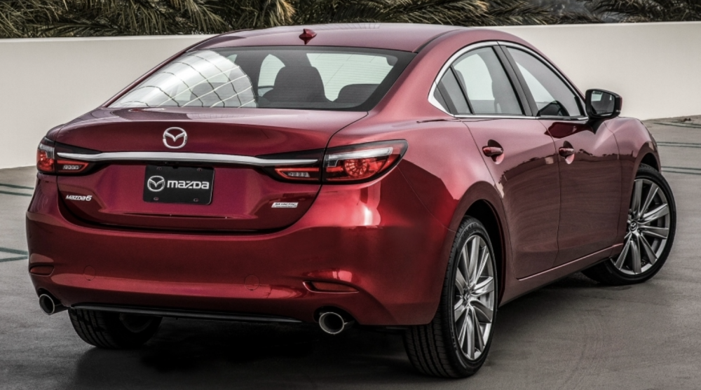 Hông và đuôi xe Mazda6