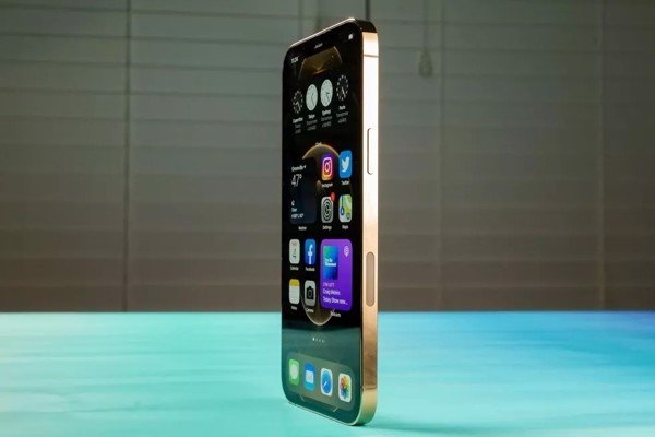 Giá iPhone 12 Pro Max mới nhất ngày 27/2: Giảm hơn nửa giá, quá “ấm lòng” các fan