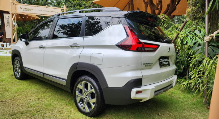 Thân và đuôi xe Mitsubishi Xpander Cross 2023 