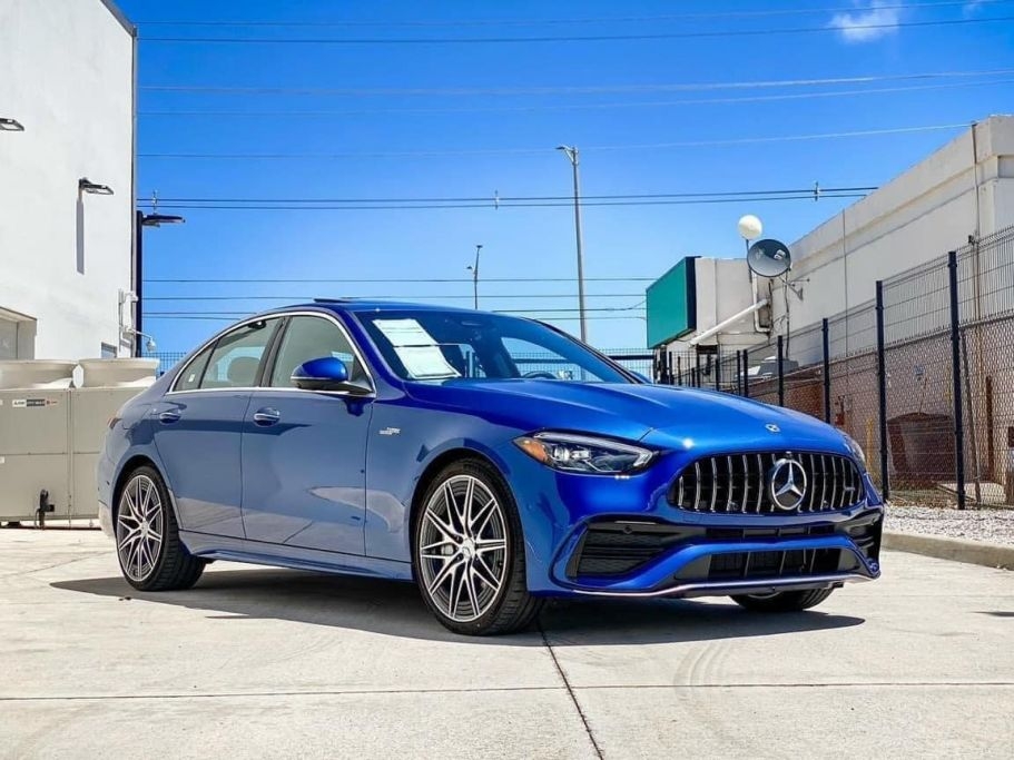 Xe hiệu suất cao Mercedes-AMG C 43 4Matic lắp ráp tại Việt Nam, có giá từ 2,96 tỷ đồng