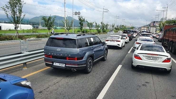 Nhìn lại 5 thế hệ Hyundai Santa Fe, đâu là bản đẹp nhất?