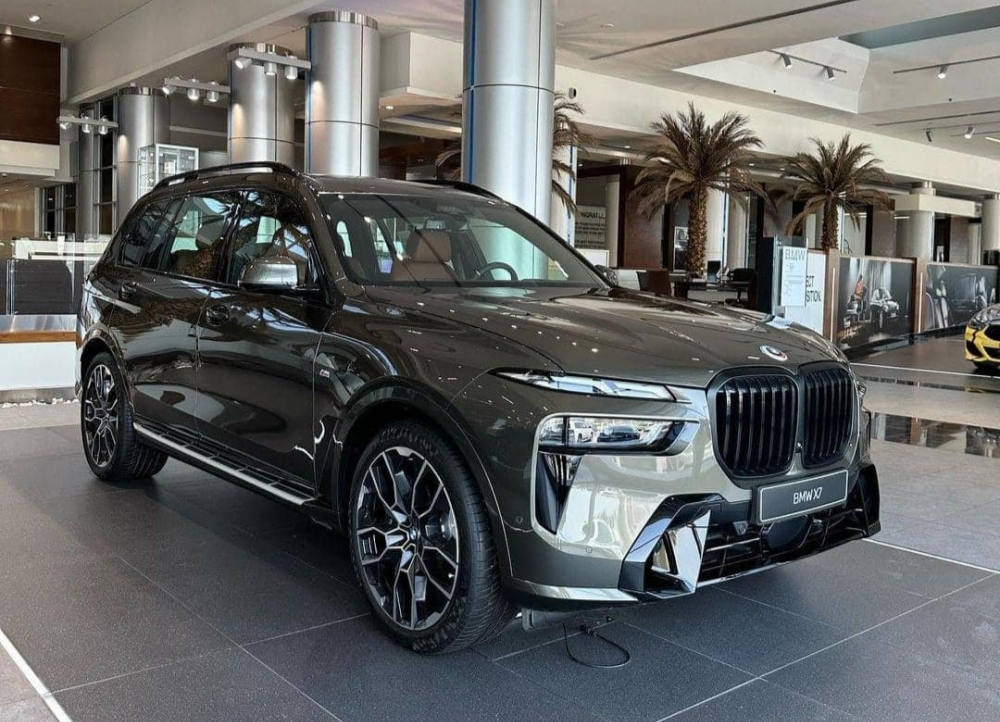 SUV hạng sang BMW X7 sale 