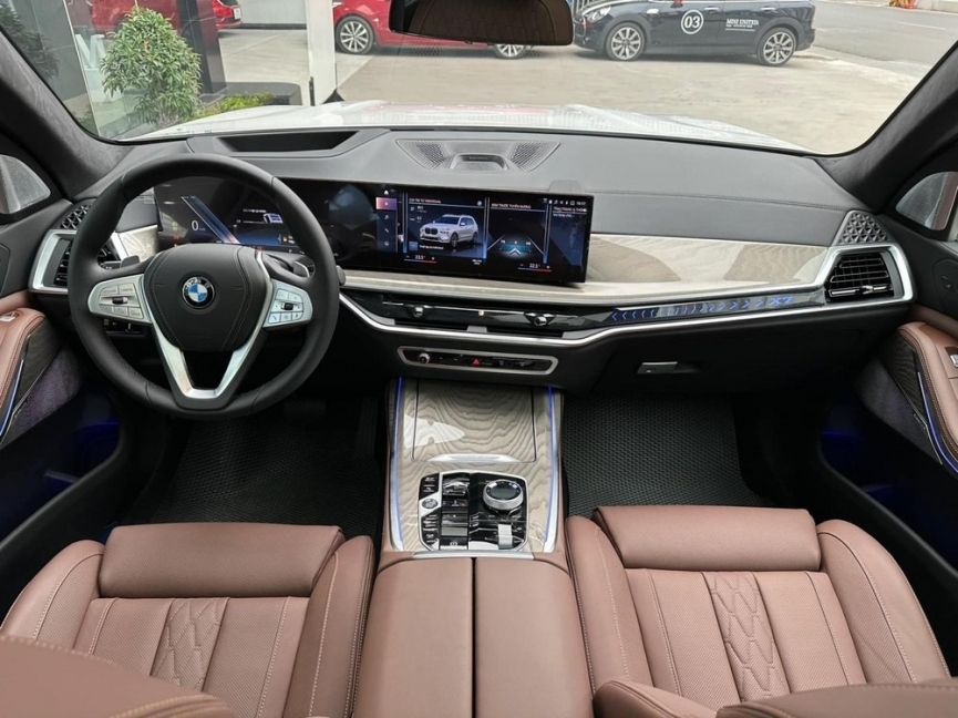 SUV hạng sang BMW X7 sale 