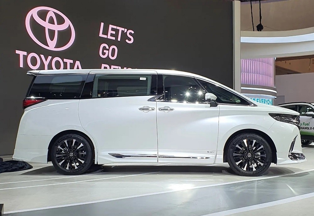 “Xe chủ tịch” Toyota Alphard 2024 lộ diện với giá quy đổi chỉ từ 2,14 tỷ đồng