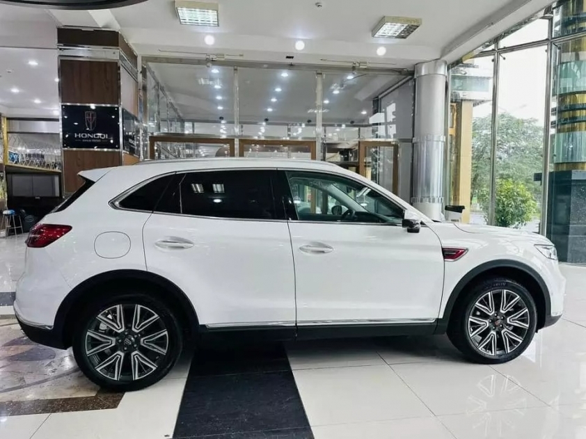 SUV hạng trung Hồng Kỳ HS5 mở bán tại Việt Nam, giá rẻ hơn Mazda CX-5