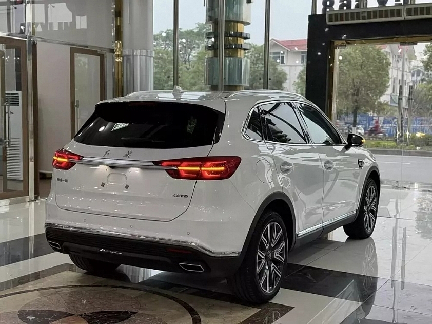 SUV hạng trung Hồng Kỳ HS5 mở bán tại Việt Nam, giá rẻ hơn Mazda CX-5