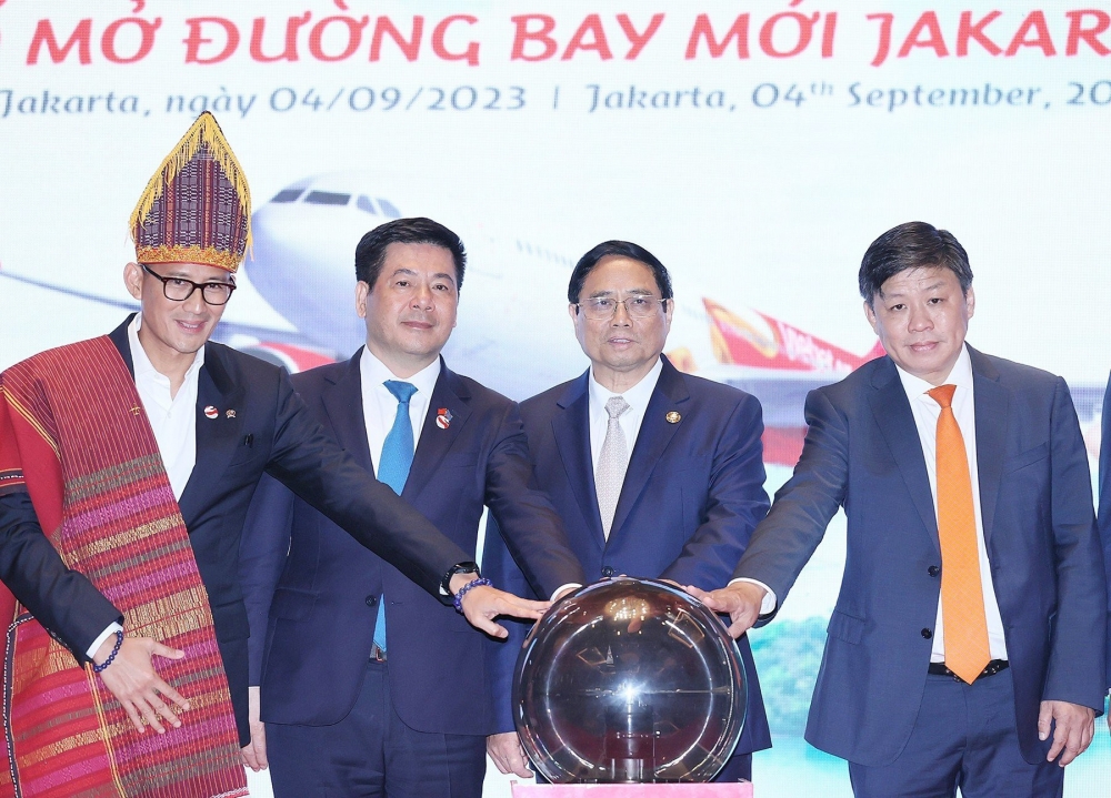 Năm 2023, Vietjet tiên phong mở đường bay quốc tế, thúc đẩy hồi phục và phát triển du lịch. Trong ảnh: Thủ tướng Chính phủ Phạm Minh Chính chứng kiến lễ công bố đường bay thẳng Hà Nội - Jakarta (Indonesia) - ảnh: TL