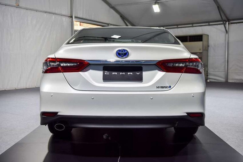 Giá niêm yết và lăn bánh xe Toyota Camry tháng 2/2024: Xe sang, giá mềm