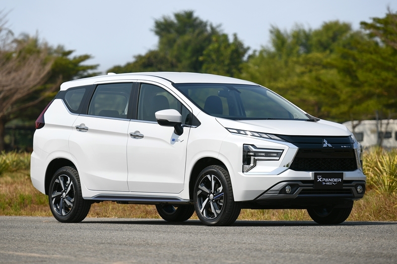 Mitsubishi Xpander HEV ra mắt: Động cơ full-hybrid 1.6l, cần số điện tử