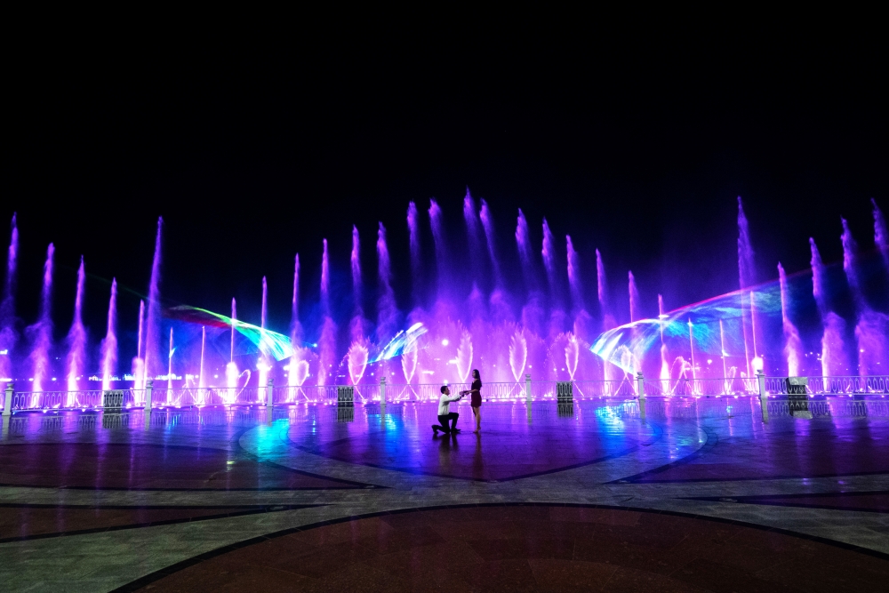 Van Phuc Water Show ghi dấu hạnh phúc trăm năm cho nhiều cặp đôi