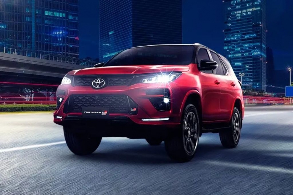 Toyota Fortuner GR Sport 2024 vừa ra mắt tại Thái Lan, giá quy đổi 1,3 tỷ đồng