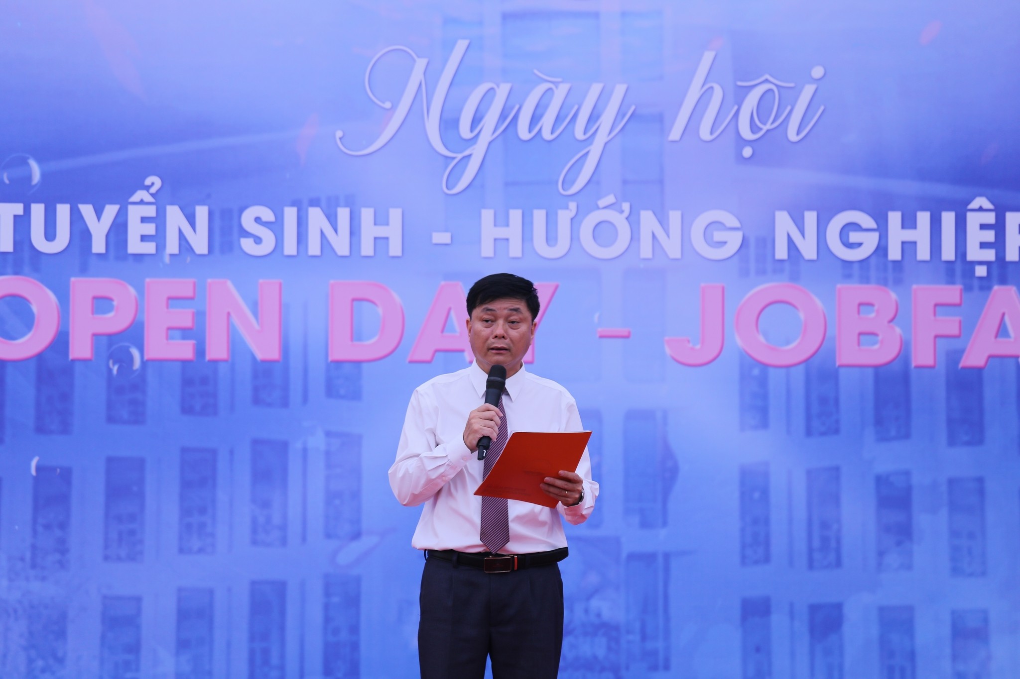 tung-bung-ngay-hoi-tu-van-tuyen-sinh-huong-nghiep-ajc-open-day-2024-02-1712487661.jpg