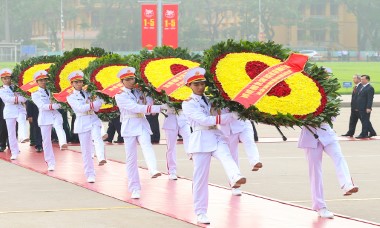 Lãnh đạo Đảng, Nhà nước vào Lăng viếng Chủ tịch Hồ Chí Minh nhân 49 năm Ngày Giải phóng miền Nam (30/4/1975 - 30/4/2024)